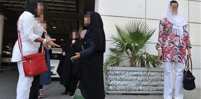 دستور جنجالی که زنان بدحجاب را از خدمات بانکی محروم می کند